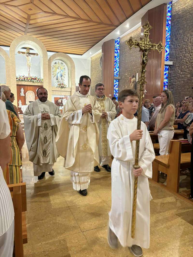 LA PARROQUIA DE SANTA BÁRBARA DE CASINOS RECIBE AL NUEVO CURA PÁRROCO TOMÁS MINGUET CIVERA