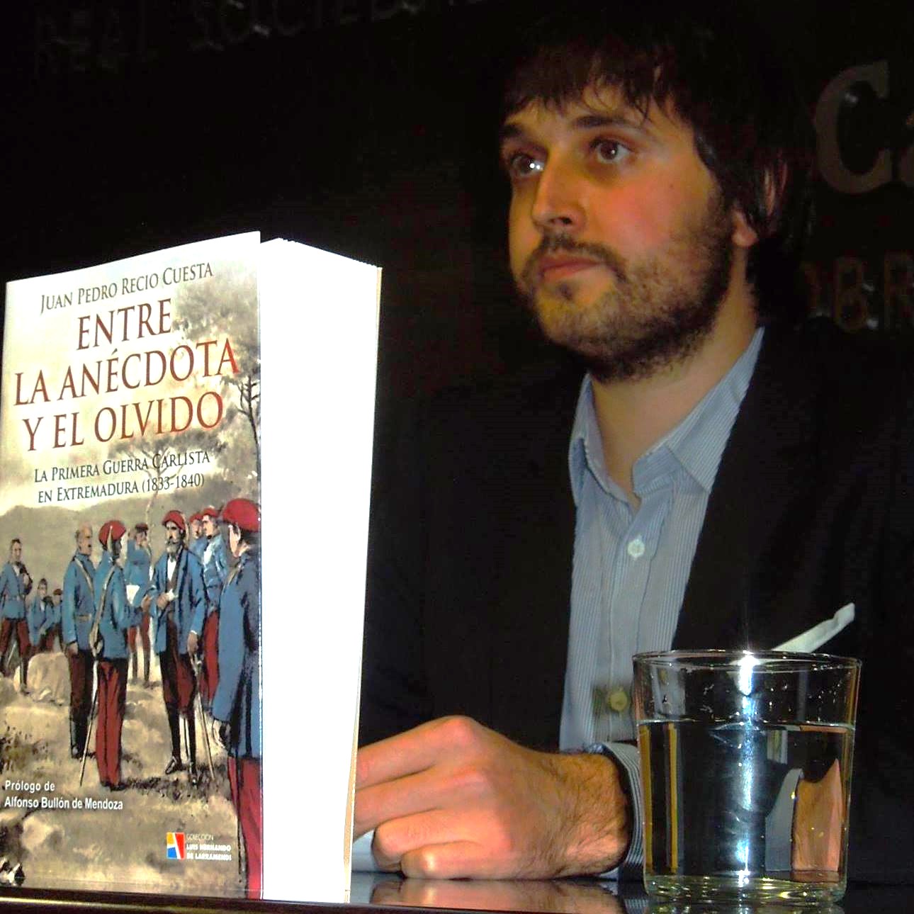 «ENTRE LA ANECDOTA Y EL OLVIDO»