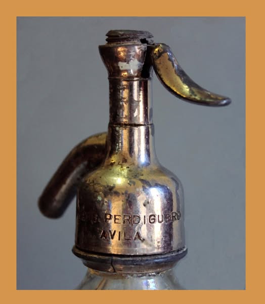 UN SIFÓN DE LA MARCA ‘PEDRO PERDIGUERO’ Y EL ARRAIGO DE FÁBRICAS DE GASEOSAS EN ÁVILA.