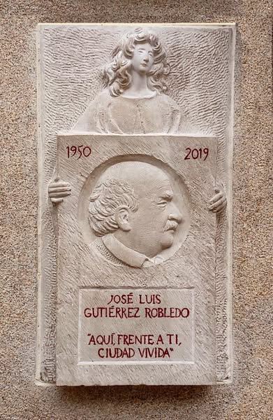 JOSÉ LUIS GUTIÉRREZ ROBLEDO (1950-2019): ‘AQUÍ, FRENTE A TI, CIUDAD VIVIDA’.