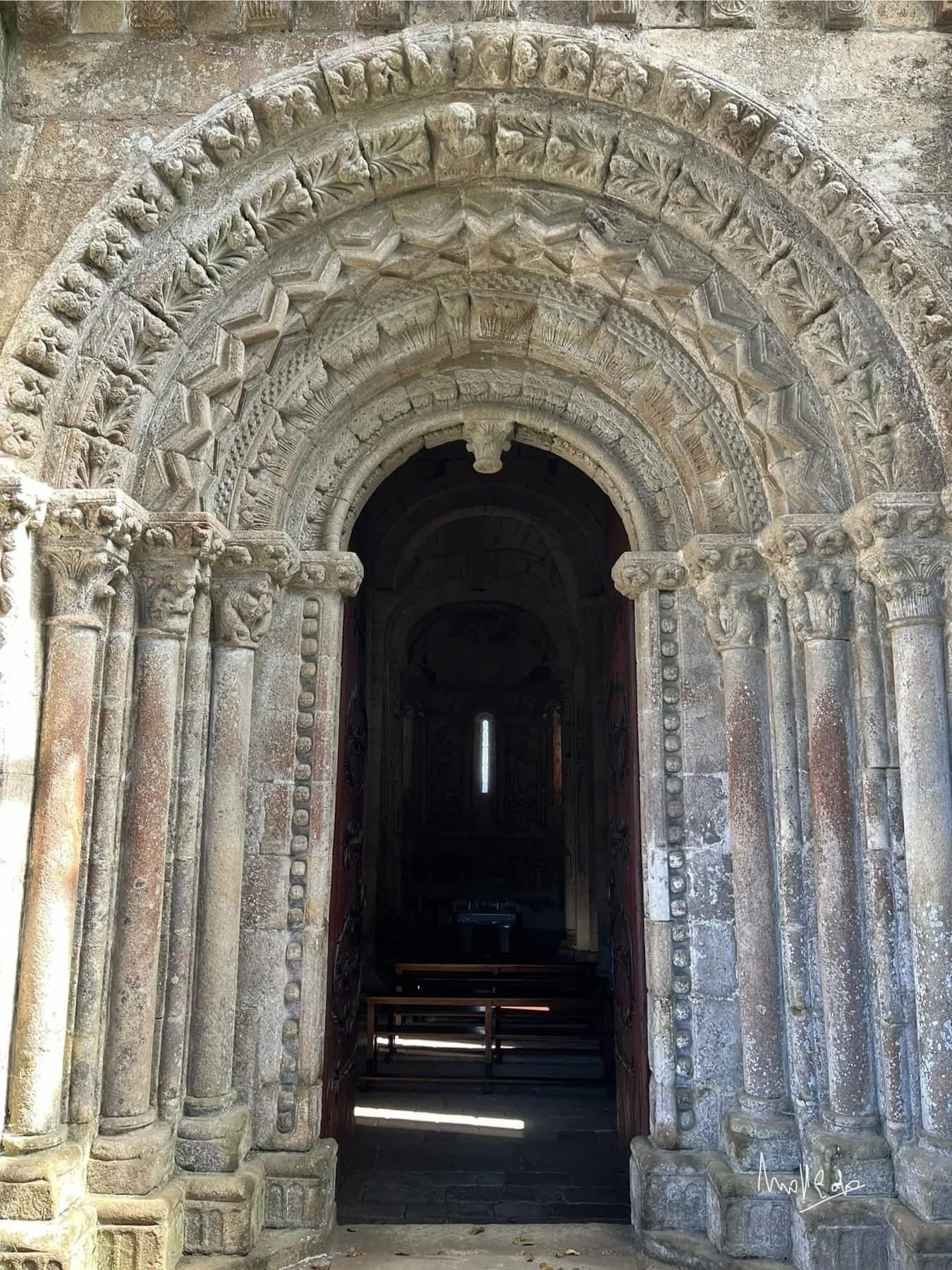LA  IGLESIA DE VILAR DE DONAS, PALAS DE REI  (LUGO).