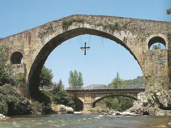 DETALLES SOBRE LA REPRODUCCIÓN EN 1999 DE LA CRUZ DE LA VICTORIA