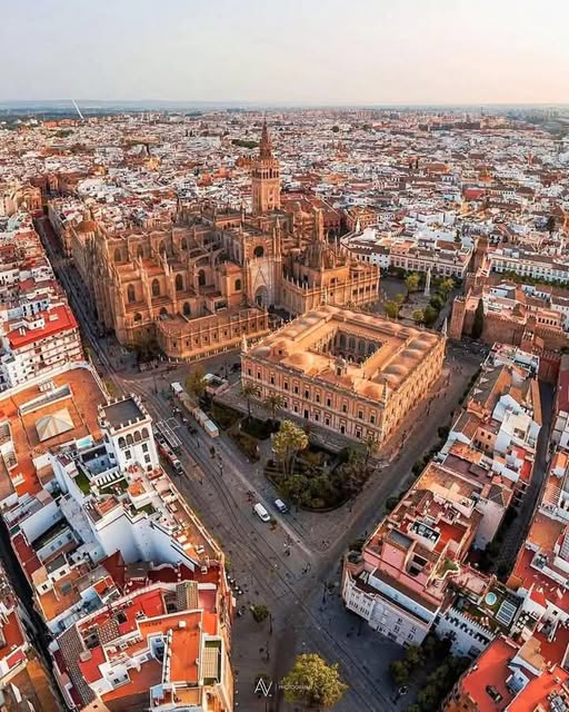 ¿ QUÉ VEO EN LA FOTO ? SEVILLA?