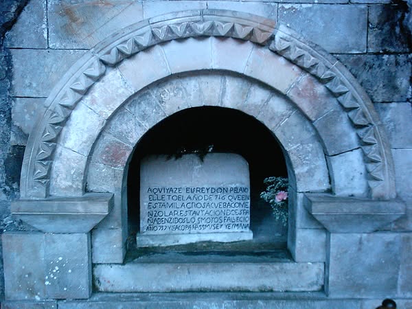 ¿ESTÁ EL PRIMER REY DE ASTURIAS DON PELAYO SEPULTADO EN LA CUEVA DE COVADONGA?
