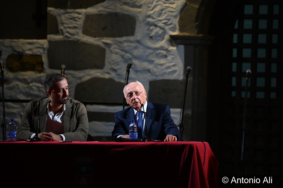 SANTANA ABRE LAS FIESTAS DE SAN FRANCISCO CON UN PREGÓN ENTRE LO ÍNTIMO Y LO REIVINDICATIVO