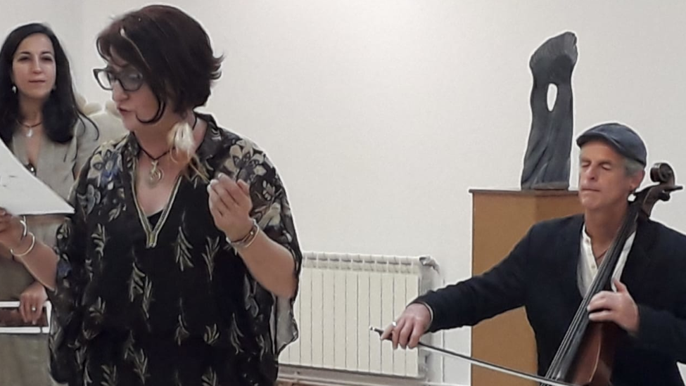 EL CENTRO CULTURAL TIERRAS BAÑEZANAS ABRE LA EXPOSICIÓN DE ESCULTURAS «INTERIORES» DE NURIA ANTÓN