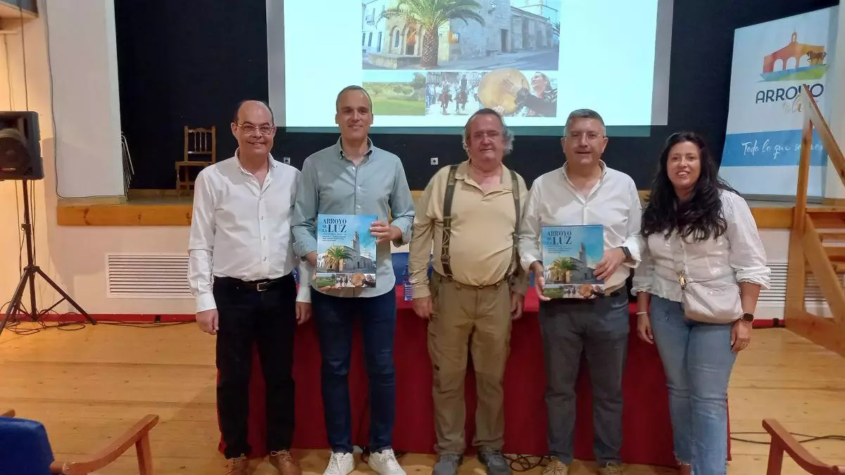 ‘ARROYO DE LA LUZ: TIEMPOS DE HISTORIA Y HERENCIA VIVA’, LIBRO QUE DESGRANA EL PASADO Y DEVENIR DE LA POBLACIÓN CACEREÑA