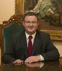 LARGA VIDA AL CRONISTA OFICIAL