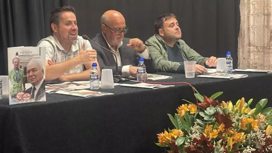 AMIGOS DE GRADO ABRE LA SEMANA CULTURAL PRESENTANDO SU REVISTA