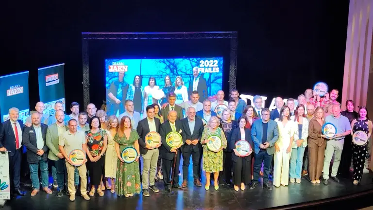 CATORCE HISTORIAS ENGRANDECEN LA ESENCIA DE LA SIERRA SUR