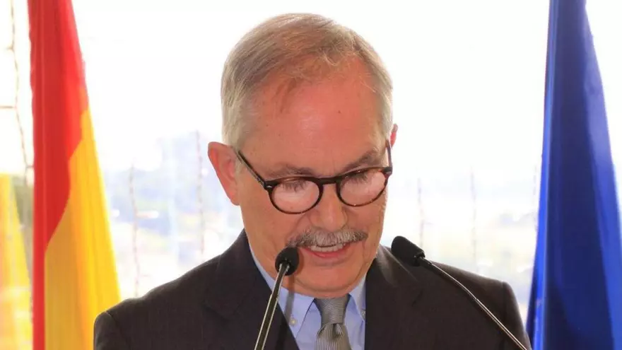 «AMIGOS DE CUDILLERO» CELEBRA SU FIESTA LITERARIA DE LA MAR Y RECUERDA A EMILIO SERRANO