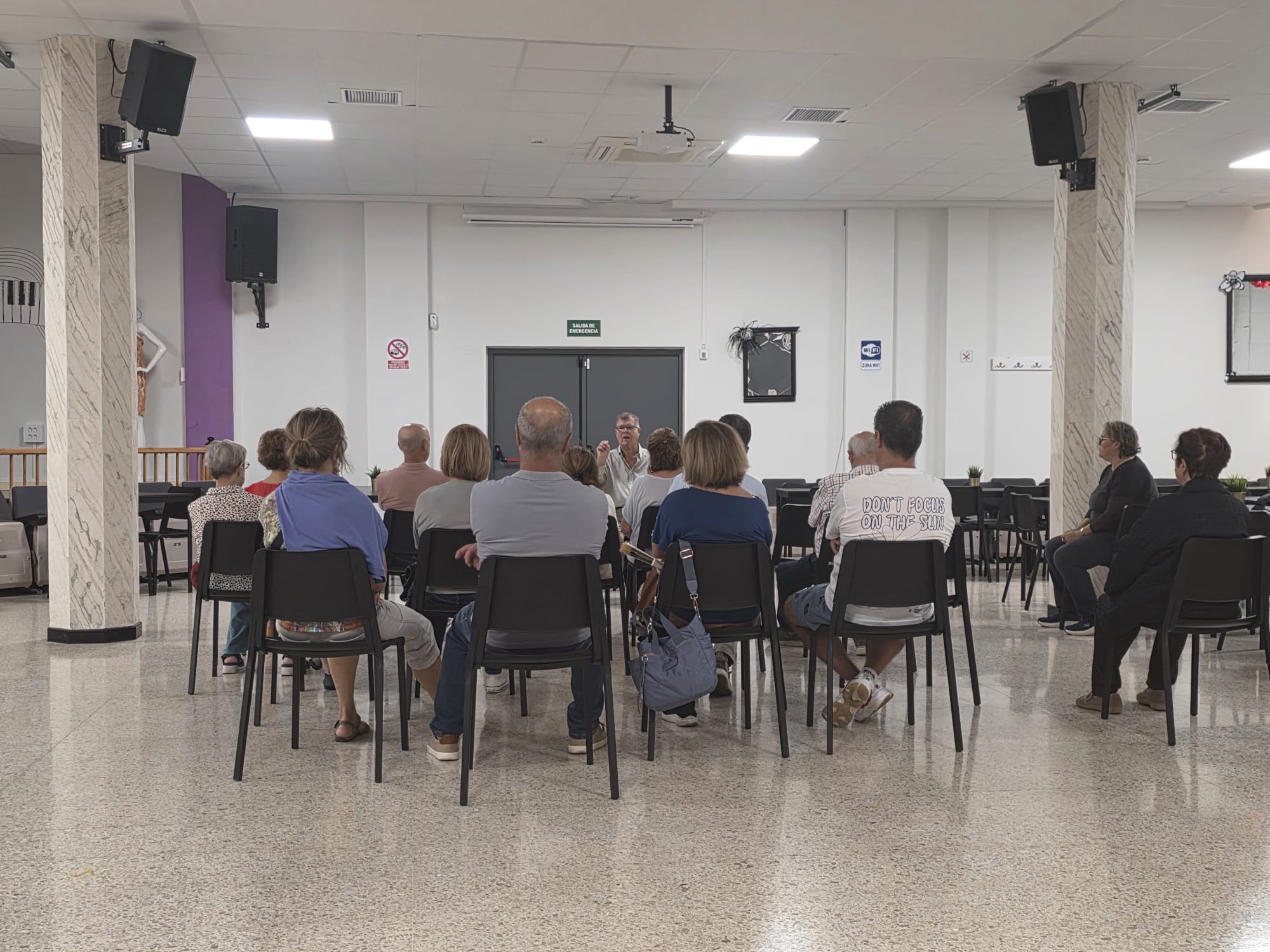 EL CRONISTA DE TELDE CAUTIVA AL PÚBLICO EN LA SOCIEDAD EL TABAIBAL