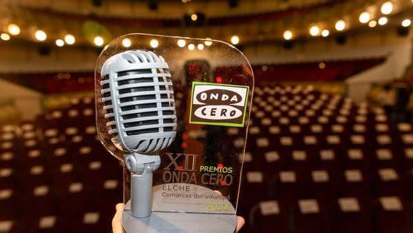 RECONOCIMIENTO DE HONOR A LOS CRONISTAS ALICANTINOS