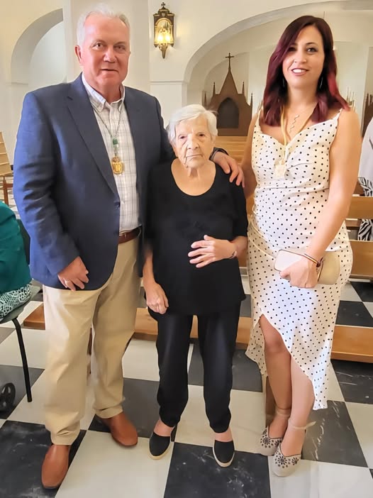 ANA AMATE CUMPLE 105 AÑOS