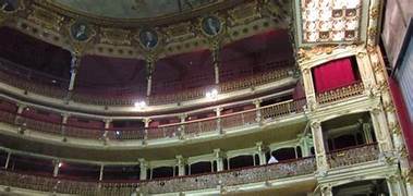 EL INCENDIO QUE ARRASÓ EL TEATRO ROMEA SE VIÓ DESDE LA ESTACIÓN DE ORIHUELA Y LA TORRE DE LA CATEDRAL SE ILUMINÓ