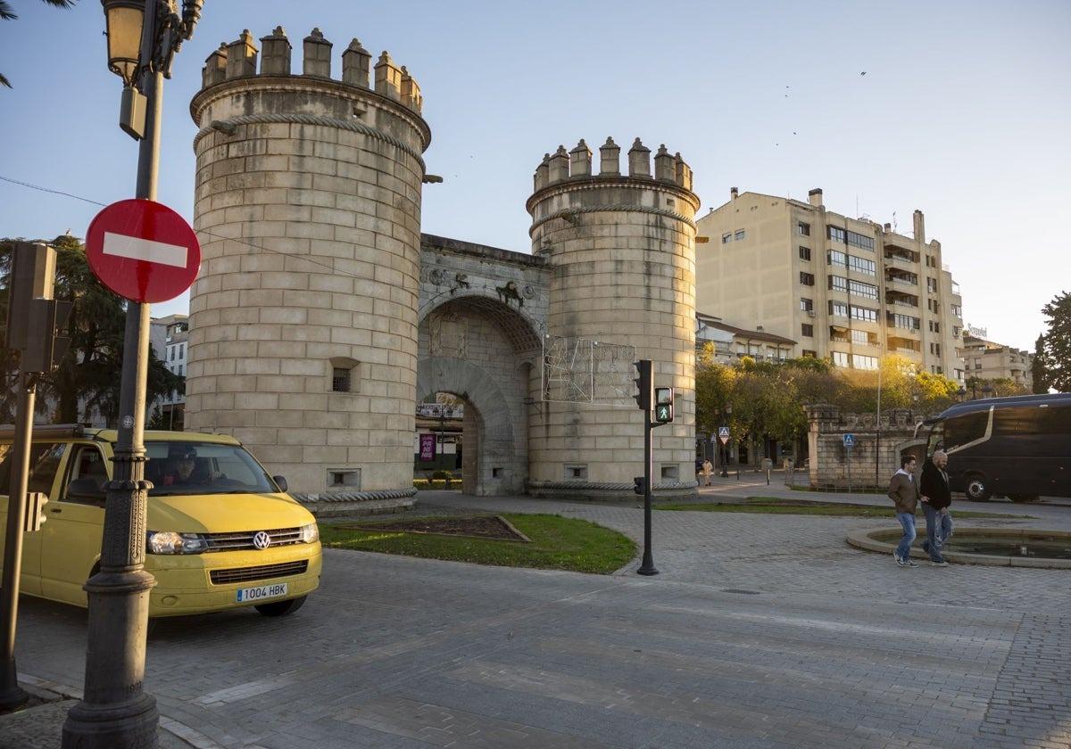 EL LEÓN Y LA COLUMNA: CUIDADO CON LA PUERTA