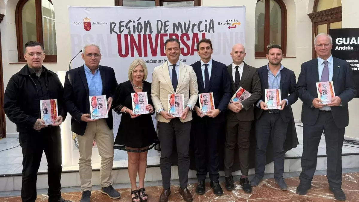 RINDEN HOMENAJE CON UN LIBRO AL TALENTO MURCIANO EN EL MUNDO