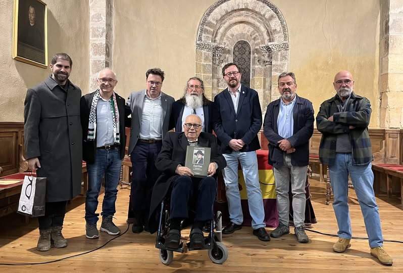 ANTONIO LINAJE PRESENTA EN LA ACADEMIA DE SAN QUIRCE (SEGOVIA) UN LIBRO SOBRE LA BIOGRAFÍA DE SU PADRE