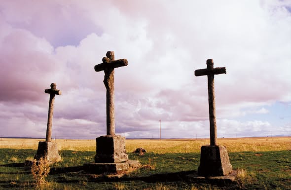 PUEBLOS MÁGICOS DE LA RIBERA DEL ADAJA EN EL ENTORNO DE ÁVILA (IV). RELIGIOSIDAD POPULAR EN IGLESIAS, ERMITAS Y CRUCEROS