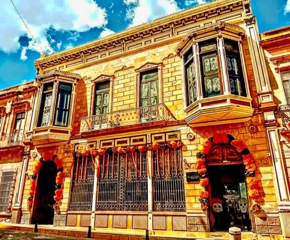LA ANTIGUA CASONA DE LA ESQUINA DE LA AVENIDA HIDALGO CON CALLEJÓN DE ROSALES