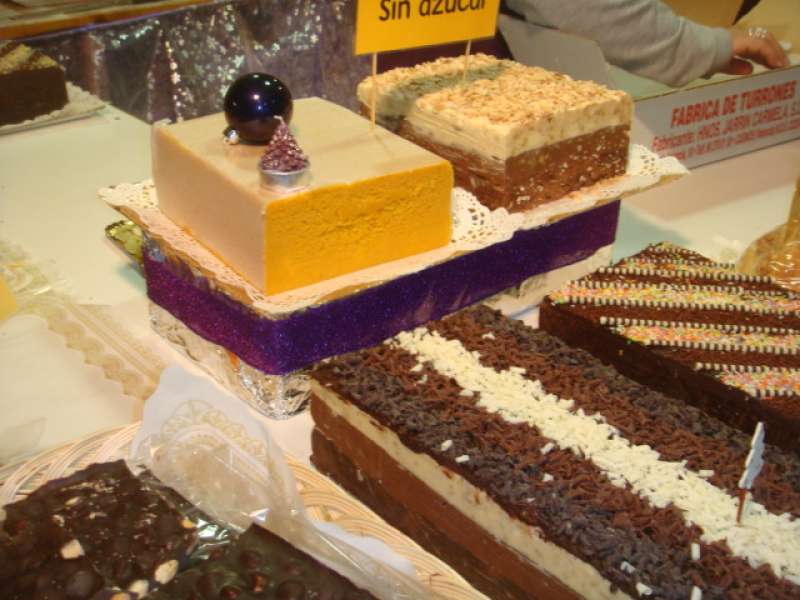 CASINOS VIVE LA FERIA DEL DULCE: PELADILLAS Y TURRONES, VINOS Y ACEITE DE OLIVA VIRGEN