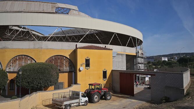 LA PLAZA DE TOROS LA MONTERA EMPIEZA SU OPERACIÓN PARA SER CUBIERTA.