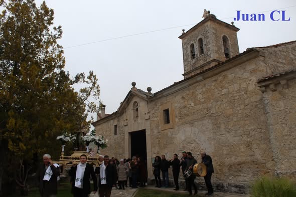 CELEBRACIÓN DE LA PROCESIÓN Y DANZA DE FUENTEPIÑEL