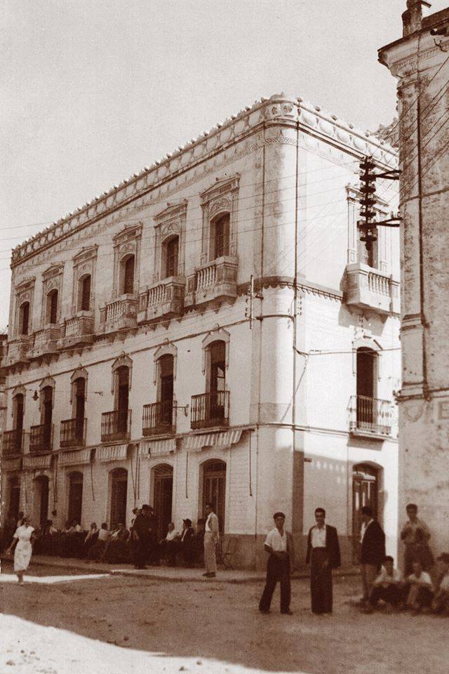 “VA ENSEGUÍA. PASE AL FONDO QUE HAY SITIO”.