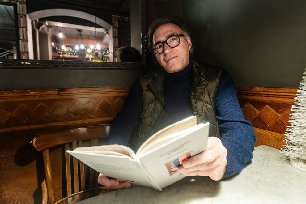 SIEMPRE HABRÁ LIBROS BAJO EL ÁRBOL NAVIDEÑO