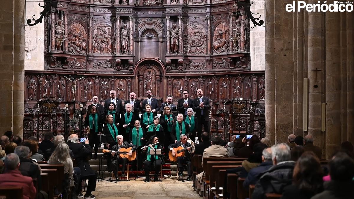 CÁCERES DA LA BIENVENIDA A LA NAVIDAD CON PREGÓN Y VILLANCICOS TRADICIONALES