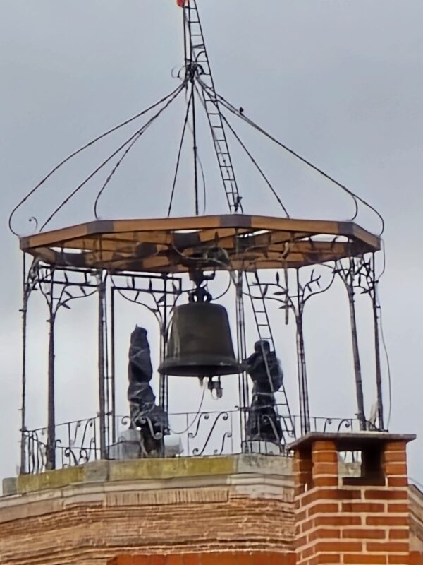 EL RELOJ Y LOS MARAGATOS DE LA COLEGIATA DE SAN ANTOLÍN SE PONEN A PUNTO EN MEDINA DEL CAMPO