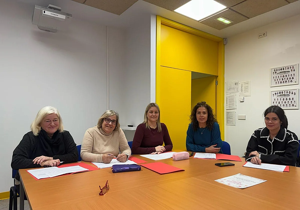 EL COLEGIO CARMEN RUIZ-TILVE PREMIA A LA POLICÍA NACIONAL Y A WENCESLAO FERNÁNDEZ