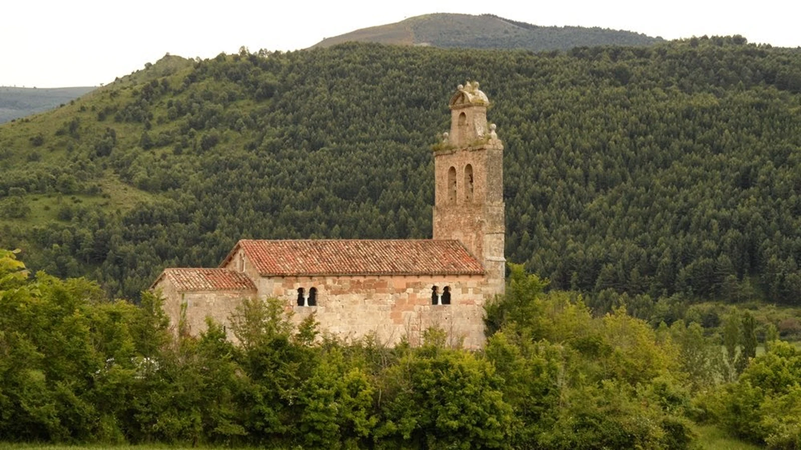 UNA IGLESIA VISIGÓTICA LEVANTADA SOBRE UNA VILLA ROMANA SORPRENDE AL MUNDO EN UN PUEBLO DE 20 HABITANTES
