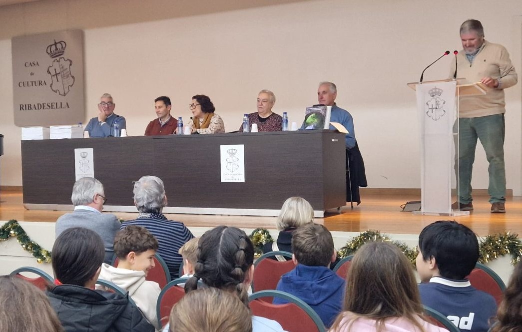 UNA MIRADA JOVEN RETRATA EL CAMINO A SU PASO POR RIBADESELLA
