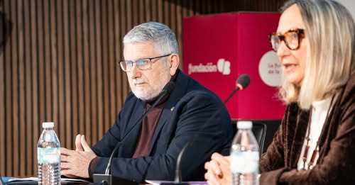 COMPAÑEROS Y COLEGAS RINDEN EN MÉRIDA UN HOMENAJE LITERARIO A AGUSTÍN VELÁZQUEZ, FIGURA CLAVE DEL PATRIMONIO ROMANO