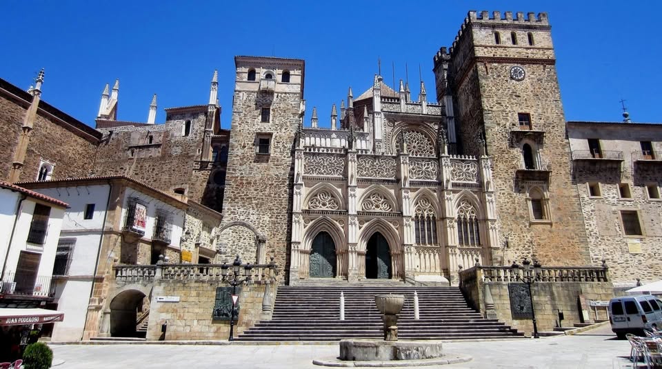 GUADALUPE, (EXTREMADURA) TODO ALLÍ ES SORPRENDENTE.
