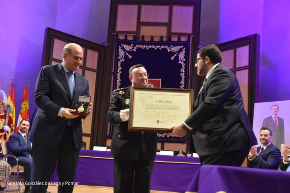 HONORES, DISTINCIONES, HERMAMIENTOS Y CONMEMORACIONES MUNICIPALES DE ÁVILA EN 2025