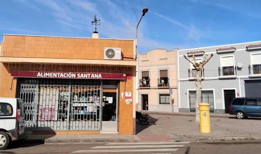 A FUERZA DE GOLPES HASTA EL HIERRO SE QUEBRANTA.