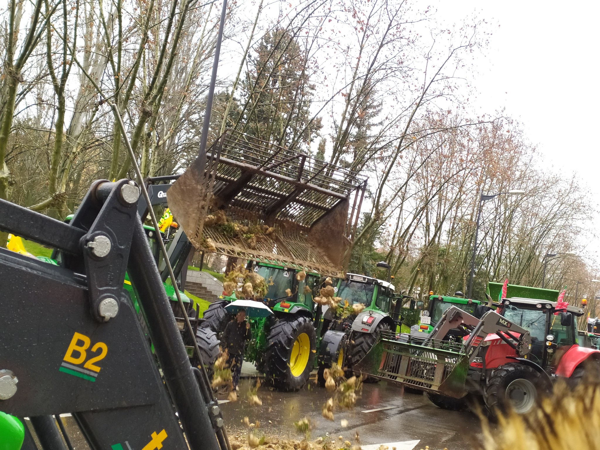 Y  EL MUNDO AL REVÉS.