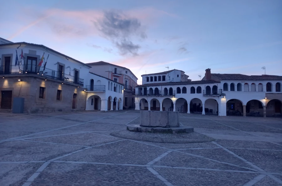 LA PLAZA MAYOR DE GARROVILLAS DE ALCONÉTAR