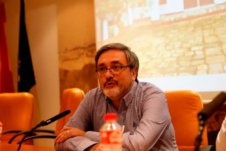 A ANTONIO CASADO POYALES.