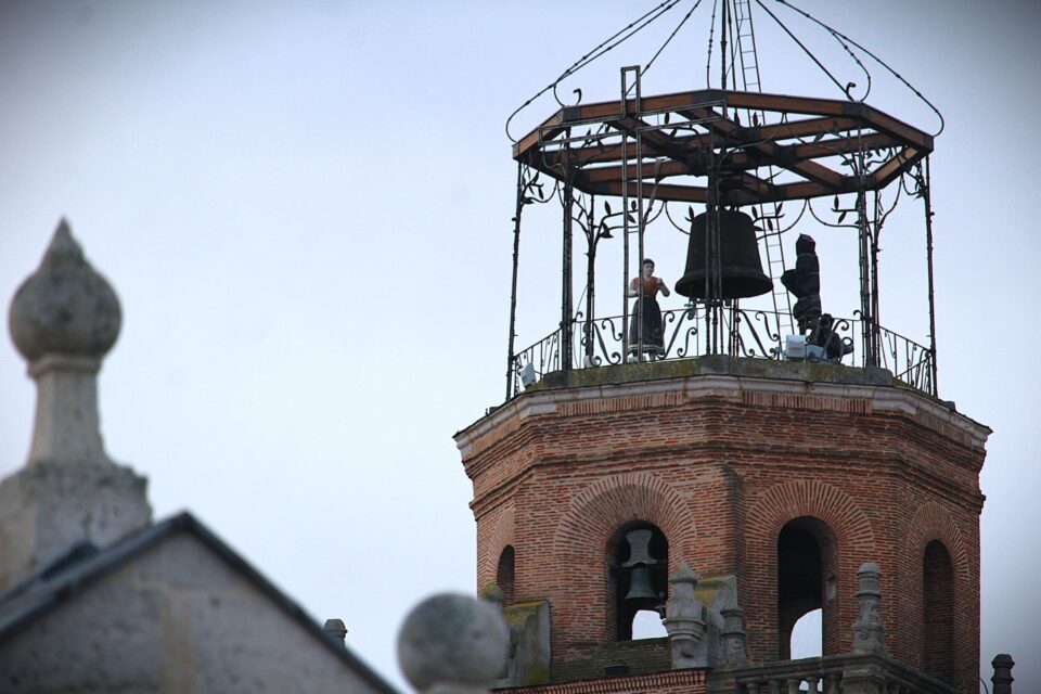 EL TEMPORAL DEJA AL DESCUBIERTO A LA MARAGATA RESTAURADA DE LA COLEGIATA DE SAN ANTOLÍN