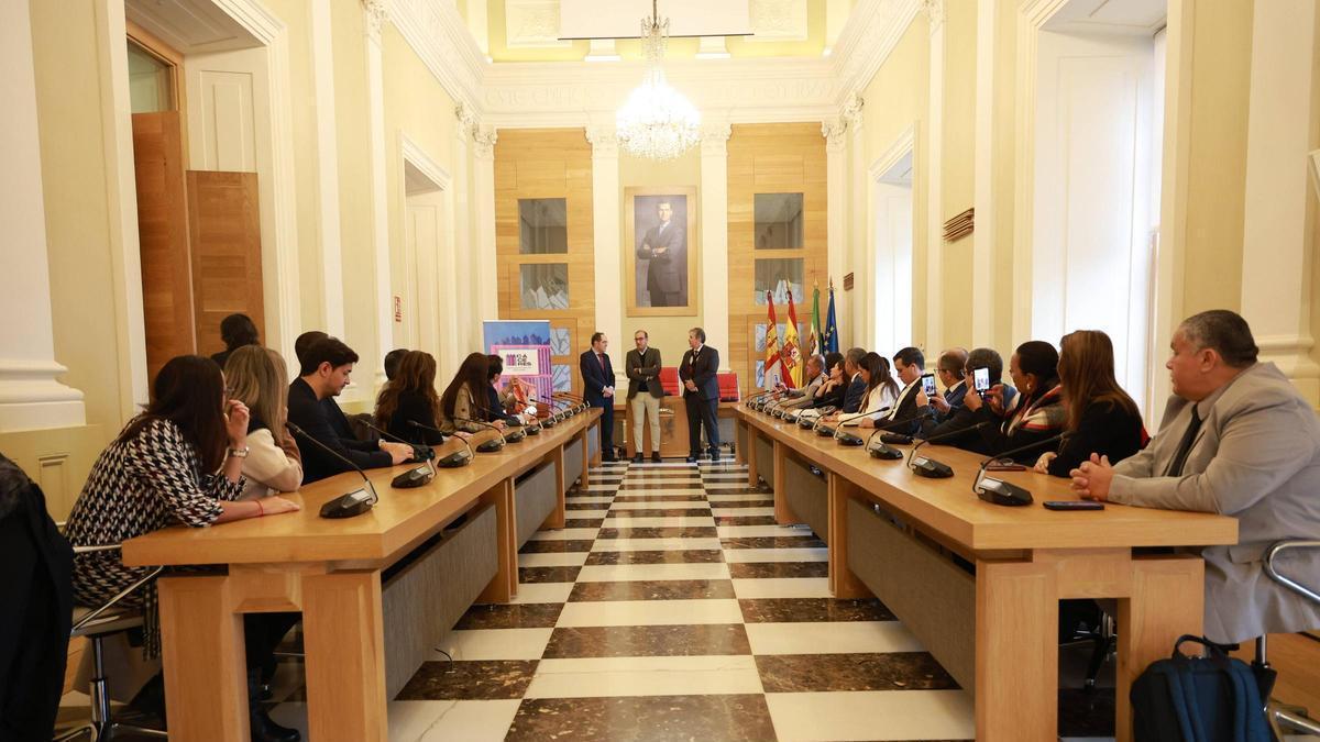 MAGISTRADOS BRASILEÑOS SE ENAMORAN DE CÁCERES: «SE RESPIRA HISTORIA Y CULTURA»