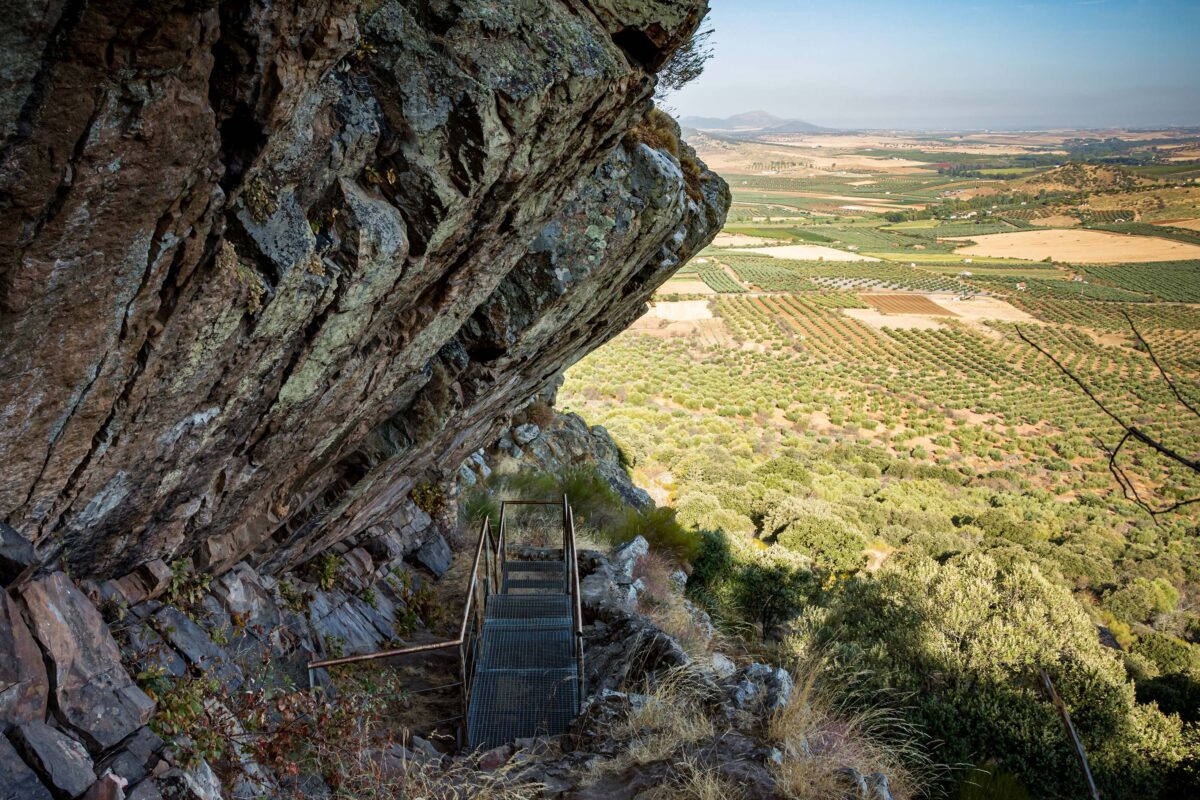 LA ZARZA RECIBE LA BALIZA DIGITAL DEL PROYECTO ART POINTS, PARA MEJORAR LA VISITA E INTERPRETACIÓN AL ENCLAVE DE ARTE RUPESTRE DE” LA CALDERITA”