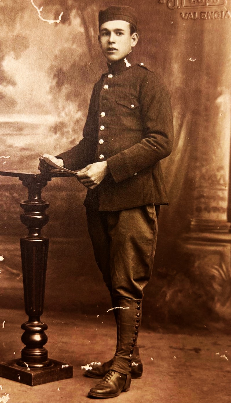 LA ODISEA DE UNA PEQUEÑA IMAGEN DE SANTA TERESA DE JESÚS