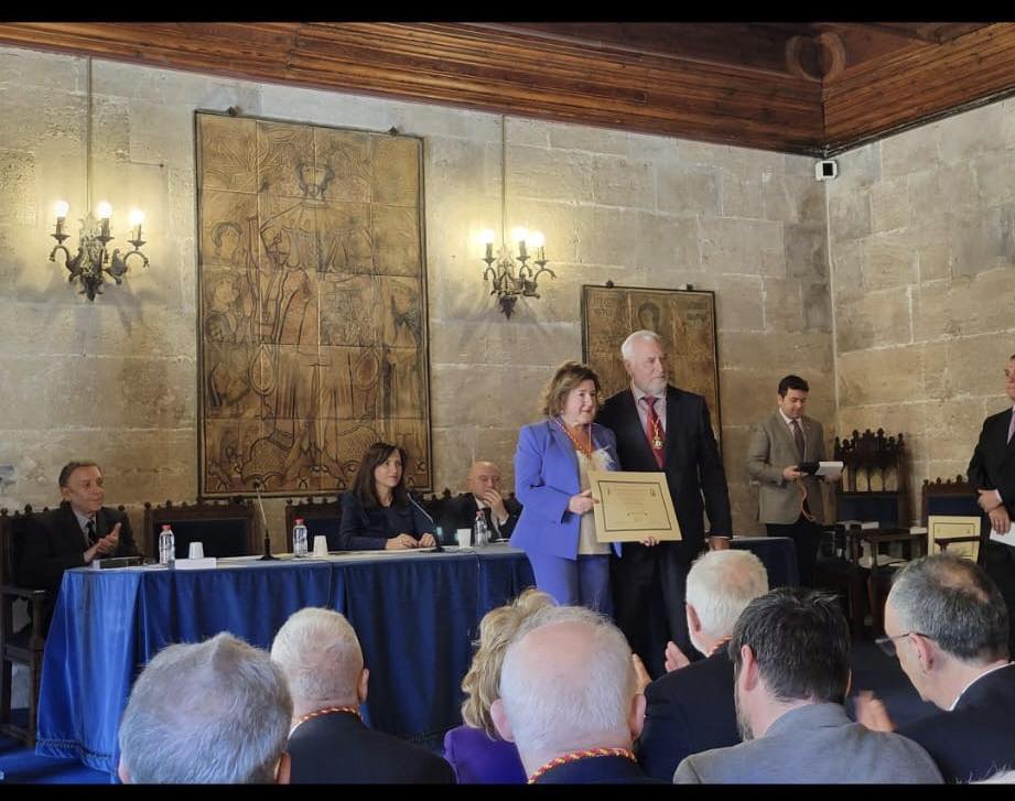 CONSTITUIDA EN LA LONJA LA ACADEMIA VALENCIANA  DE CRONISTAS OFICIALES