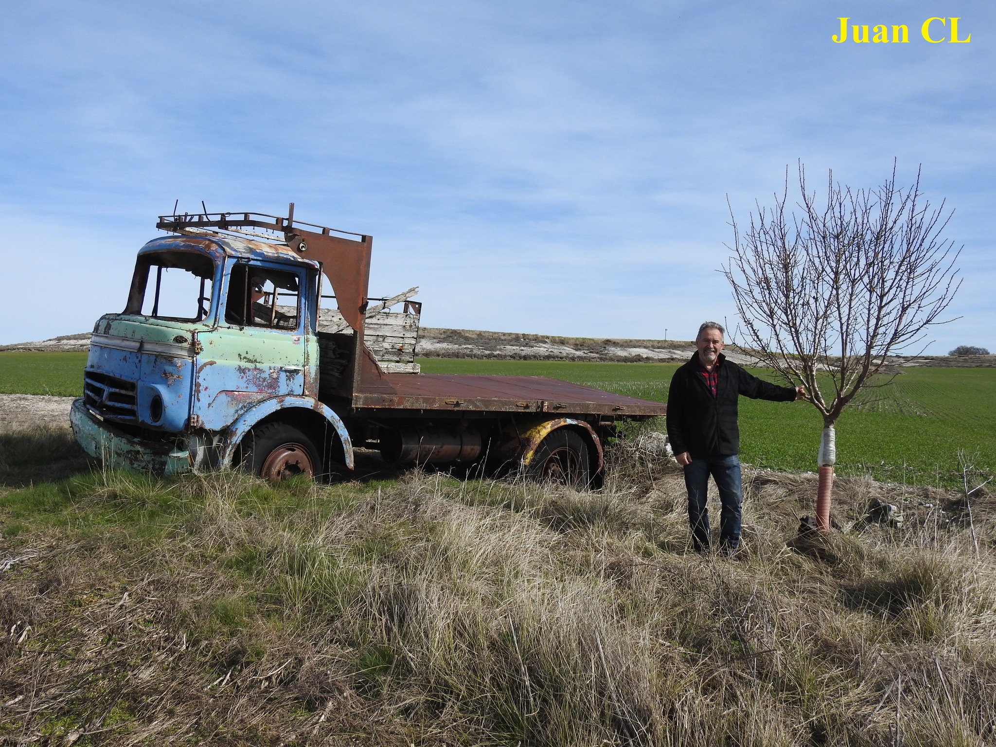 SALUDO FUENTEPIÑELANO 4625. PLANTARÍA UN ÁRBOL.