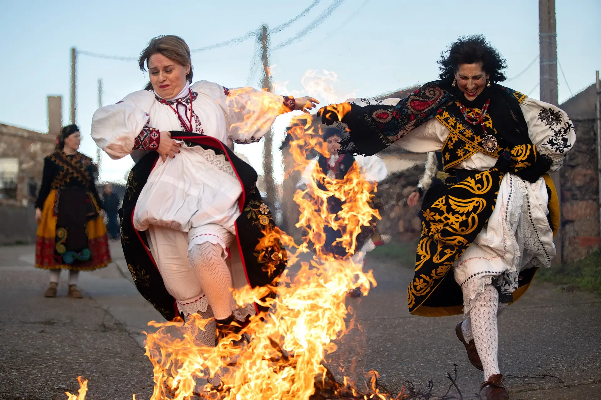 LA HERENCIA DE LAS MUJERES DE ANDAVÍAS (ZAMORA) Y LA VENTANA DE SOL EN MEDIO DE LA BORRASCA INTERMINABLE