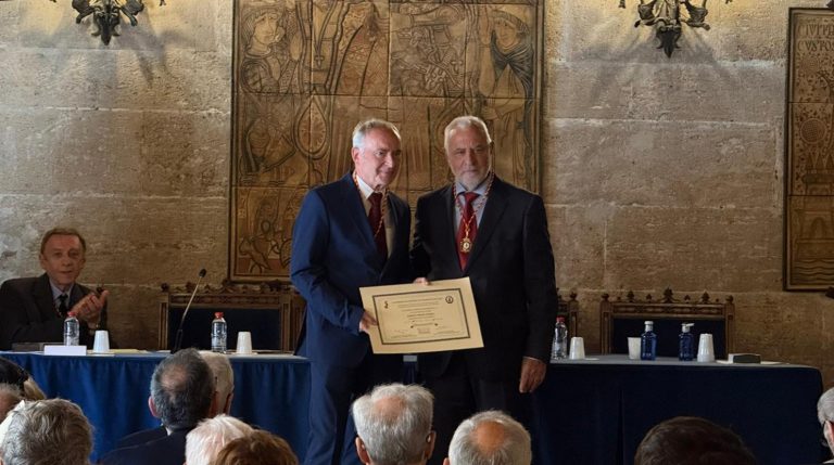 LA CRÓNICA OFICIAL DE LOS PUEBLOS VALENCIANOS SE CONSTITUYE EN ACADEMIA EN LA LONJA DE VALÈNCIA