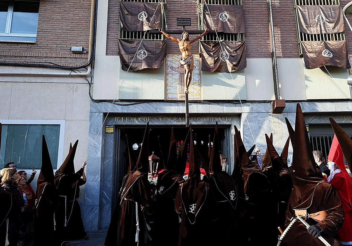 FE SOBRIA Y FRAILUNA QUE DESFILA POR LA REDONDA DE MURCIA